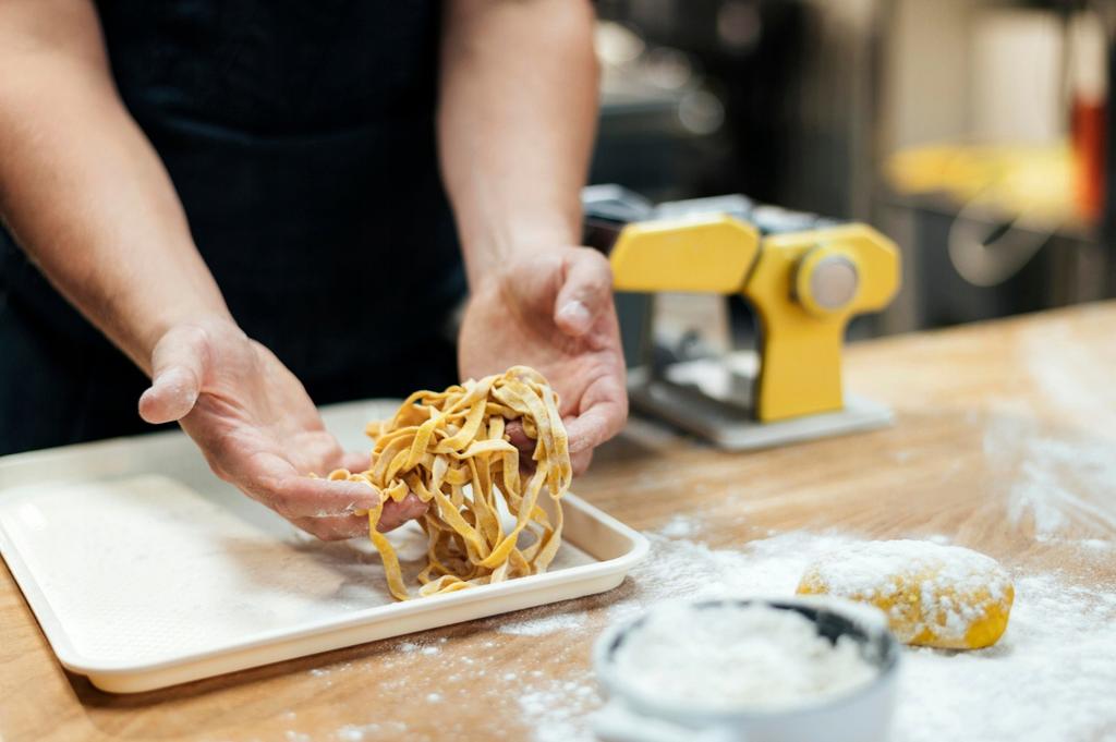 2-in-1 manual pasta and dough maker
