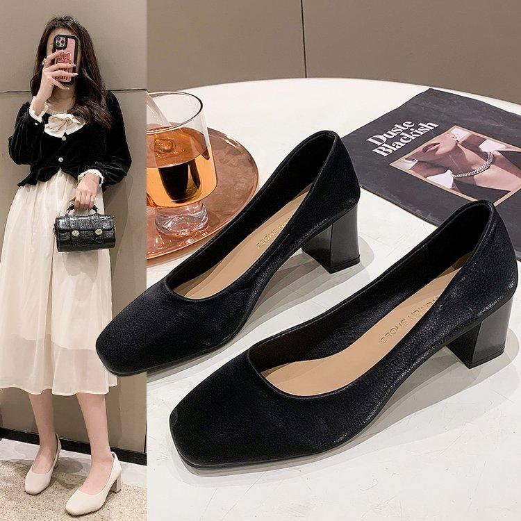 

2025 new women s shoes square head shallow mouth leather surface thick heel high heels spring and autumn four seasons women s single shoe manufacturer 35 чёрный