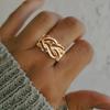 [Golden Twisted Ring] Golden Geometric Micro-set Twisted Ring | Fashionable Synthetic Zirconia for Ladies, Suitable for Engagement, Wedding, Wedding P