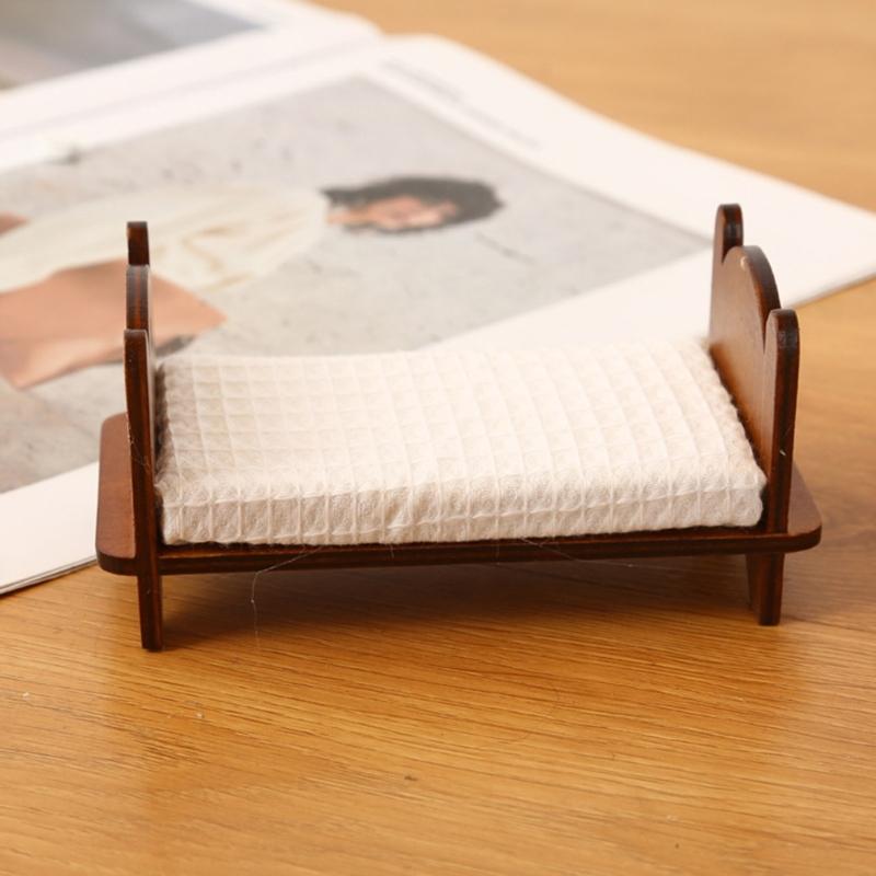 Schlafzimmer Einzelbett Miniatur Möbel Modell Puppenhäuser Zubehör Realistisches Blumenlaken Spielset 1:12
