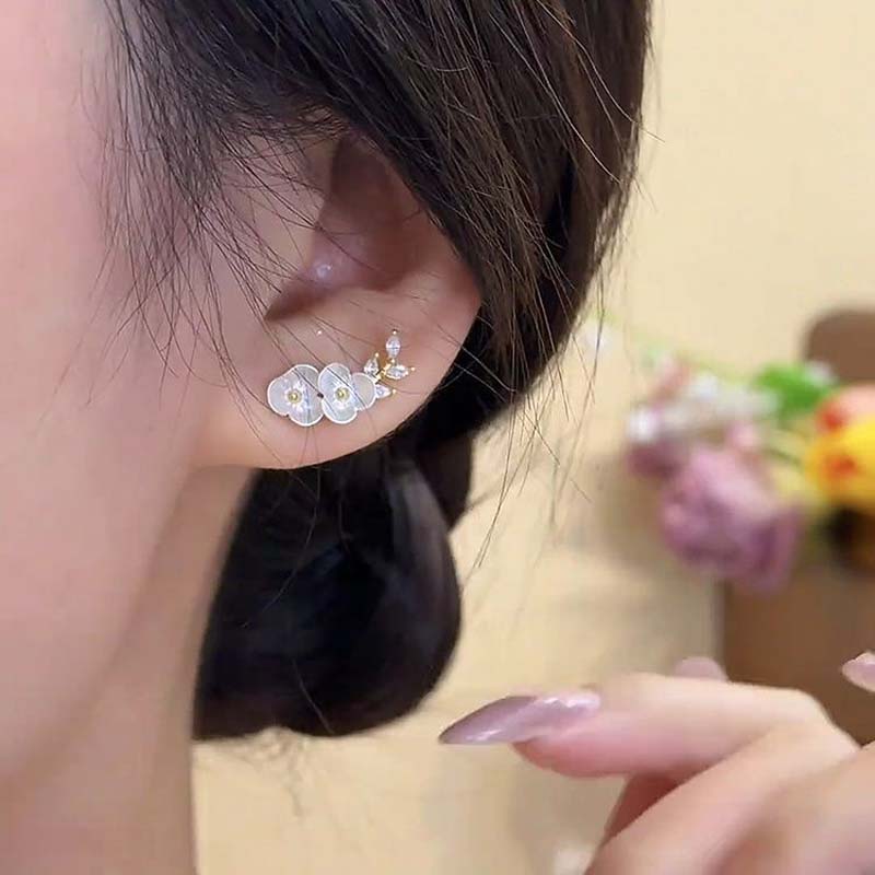 Korean White Flower Stud Earrings For Women Girls Exquisite Crystal Petal Leaf Temperament Earrings Zircon Accessories Gift