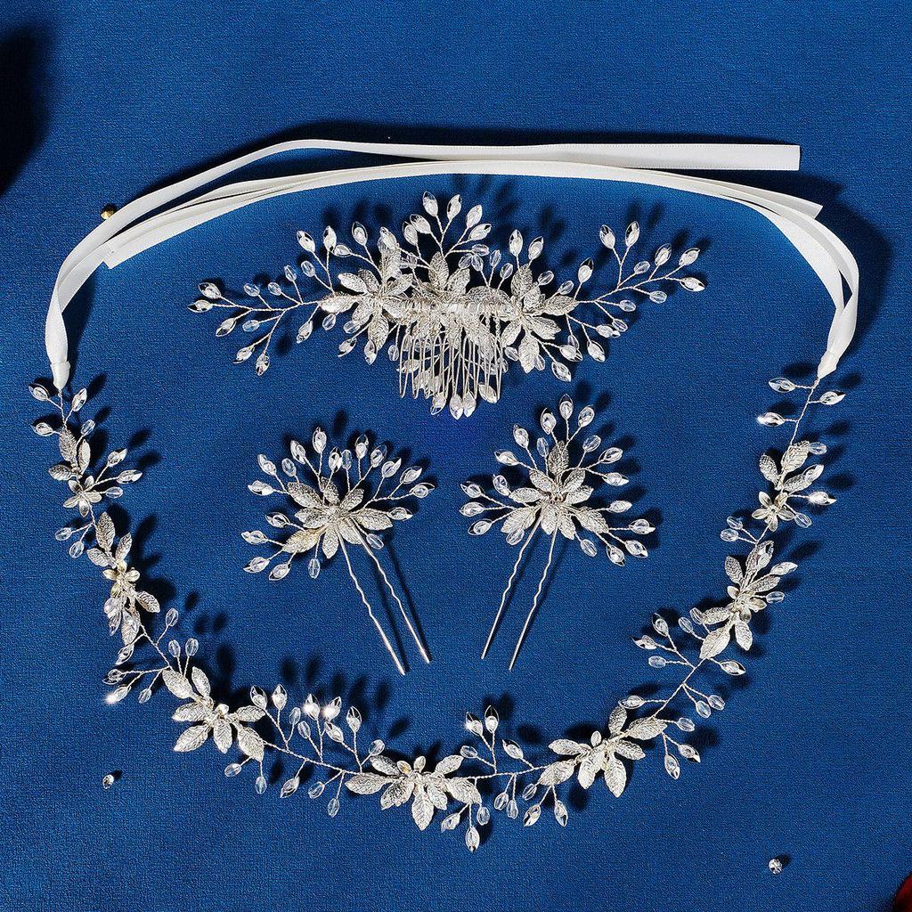 Handgefertigter Braut-Haarkamm mit Perlen, Strass und Blumen mit Blättern