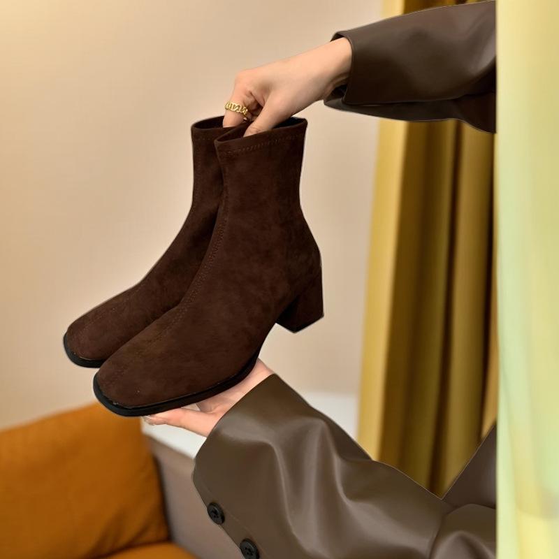 In Autumn and Winter Footwear Women's Boots with Large Size Comfortable Thick Bottom Square Head and Thick Heels