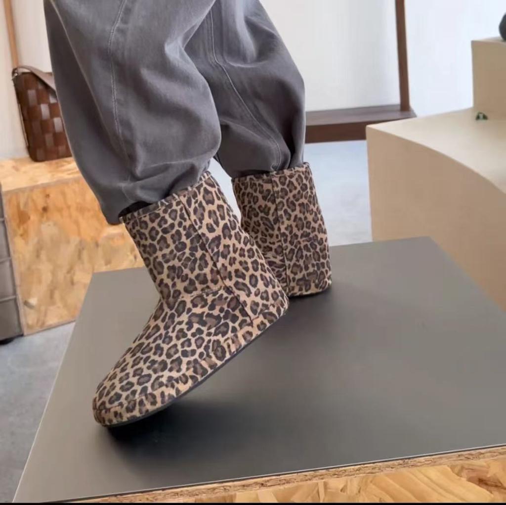 Cowhide version! Snow boots women's 2025 newable Spice Girl wind leopard print round head not tired feet warm flat cotton boots