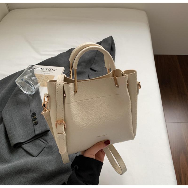 

Commute Handbag - Niche Design, Casual Crossbody Bag, Simple and Fashionable Sling Bag бежевий