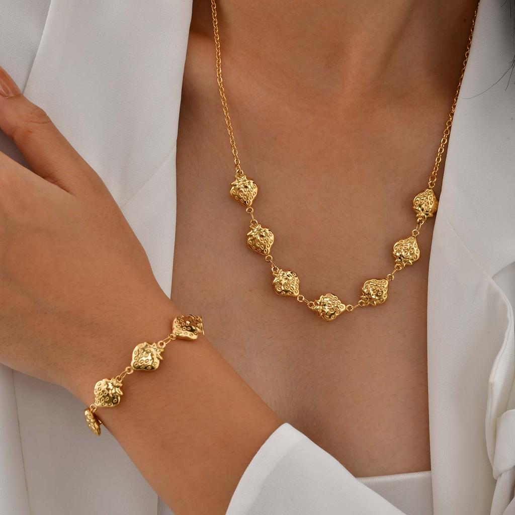 Unique Hollow Strawberry Heart Shape Necklace for Women,18K Gold-plated Stainless Steel Chain Necklaces,Fashion Jewelry Gift
