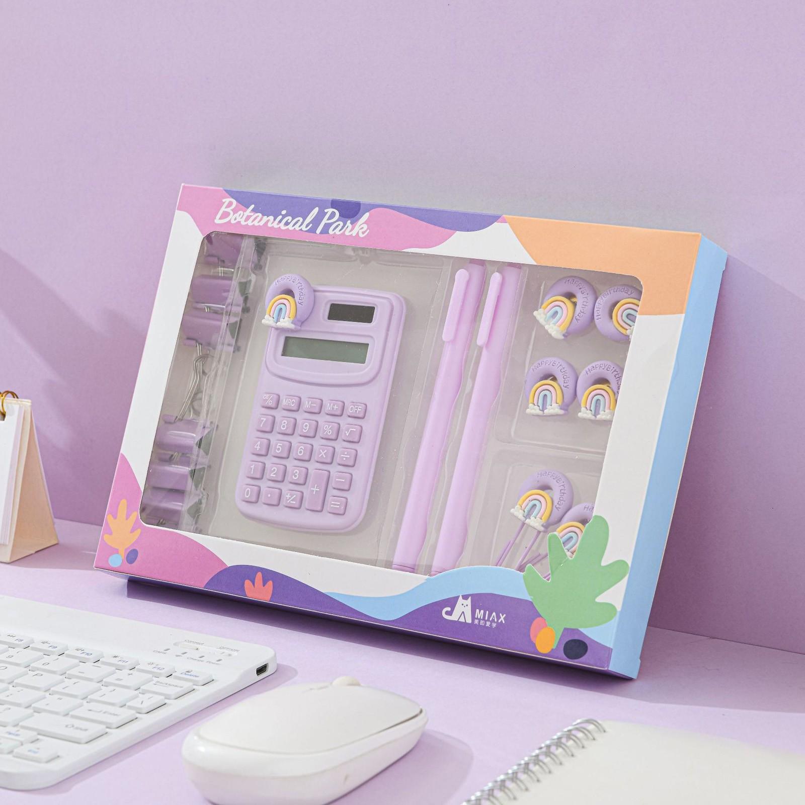 

Настольный Настольные аксессуары Настольные принадлежности 1 Калькулятор, 2 Ручки, 4 Кнопки, 2 Закладки, 7 Зажимов с длинным хвостом, 2 мл One Size фиолетовый