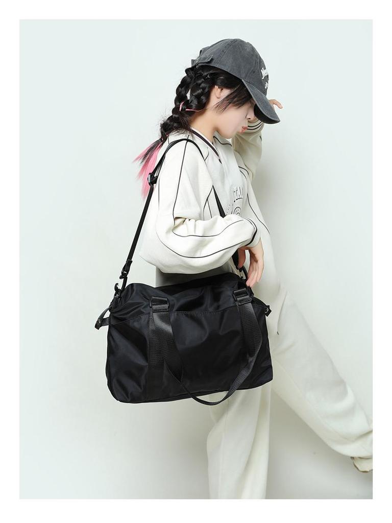 Bolsa de viaje de nailon de gran capacidad.: Bolso de mano a prueba de salpicaduras, Separación seco/húmedo, Maternidad y Yoga