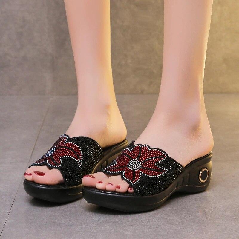 

Женские сандалии, пляжные тапочки, летние женские дышащие сандалии с открытым носком, легкая повседневная обувь без шнуровки 40 красный