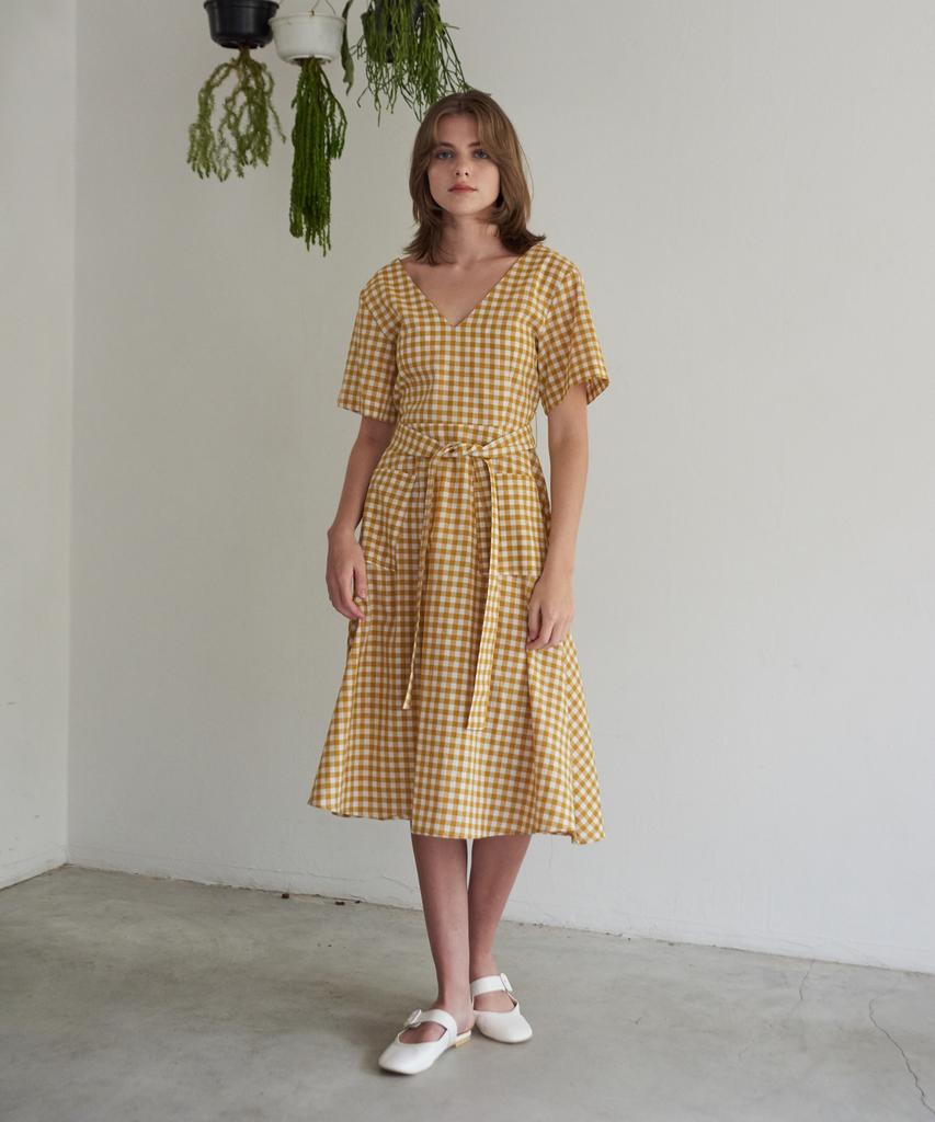 Maneseu Muh V-Neck Dress (2 Colors)