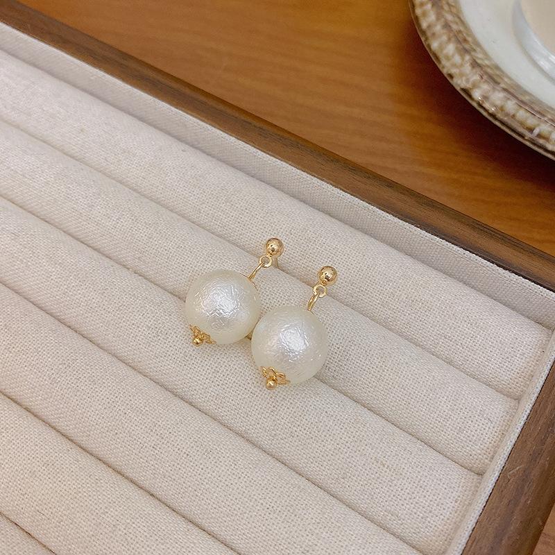 Silver needle cotton pearl earrings women's retro niche temperament Internet celebrity stud earrings French gentle explosion ear jewelry