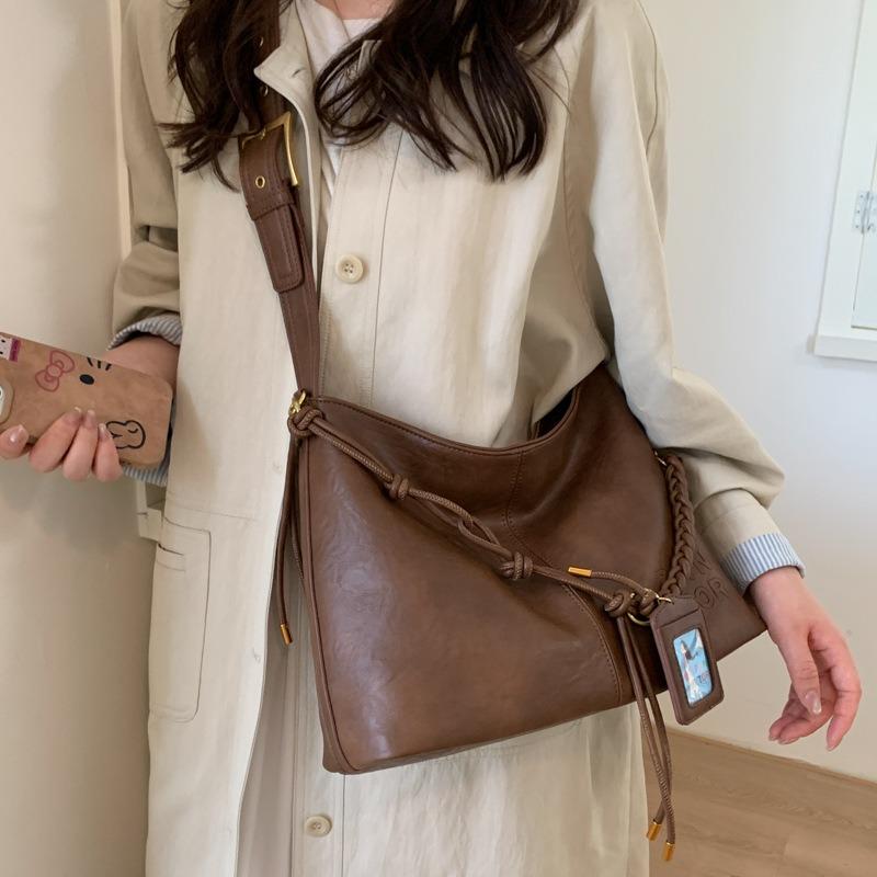 A Retro Casual Single-shoulder Crossbody Bag for Commuting To Work, A Soft Leather Large-capacity, Relaxed Tote Bag