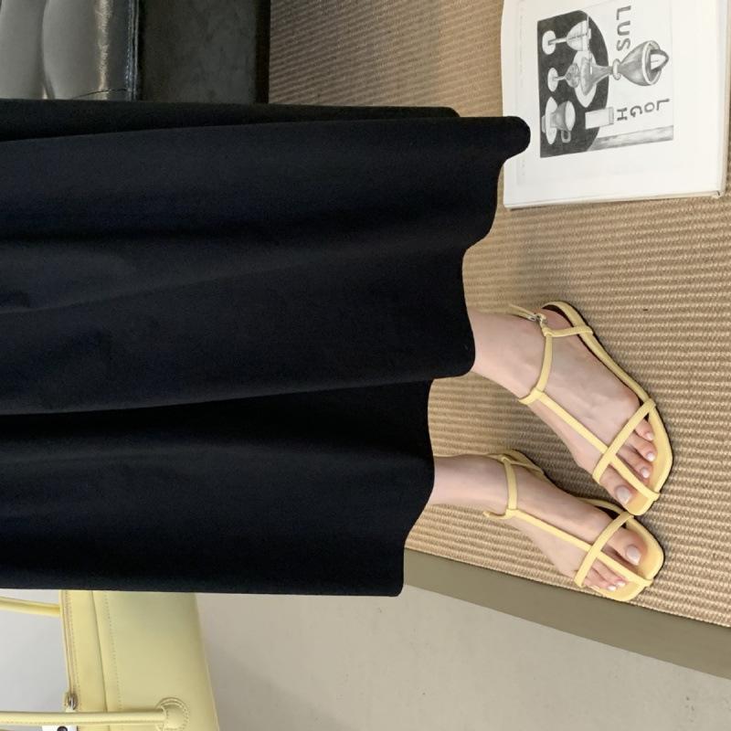French flat-bottomed thin-strapped sandals women's shoes 2025 new summer Korean version versatile minimalist beach shoes Roman shoes