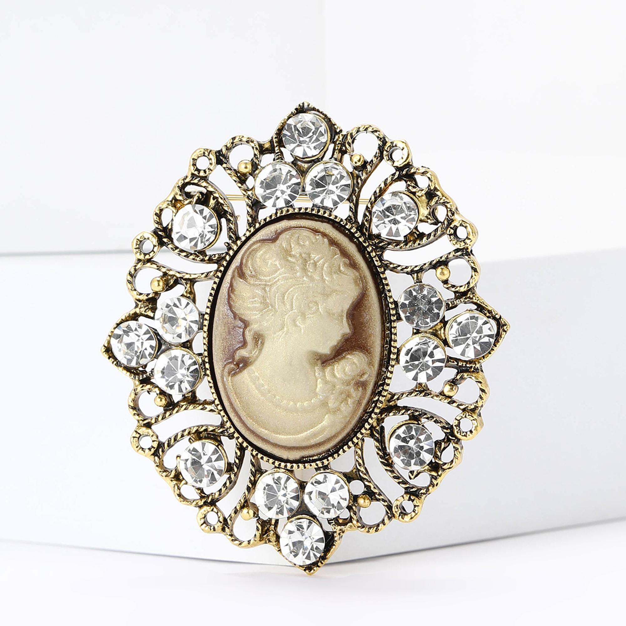 

Pearl Beautiful Girl Head Brooches for Women Enamel Ladies Pin Event Funny Luxury Gifts New Year Friends Decoration