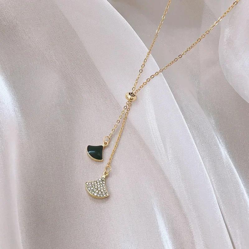 Fashionable Minimalist Ginkgo Leaf Necklace Women Niche Collarbone Chain Triangular Fan-shaped Diamond Pendant Neck Chain