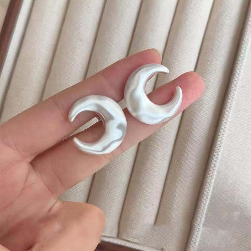 Gold Ring Earrings Women's Ear Buckles Light Luxury High-end Earrings Autumn and Winter Ring Earrings