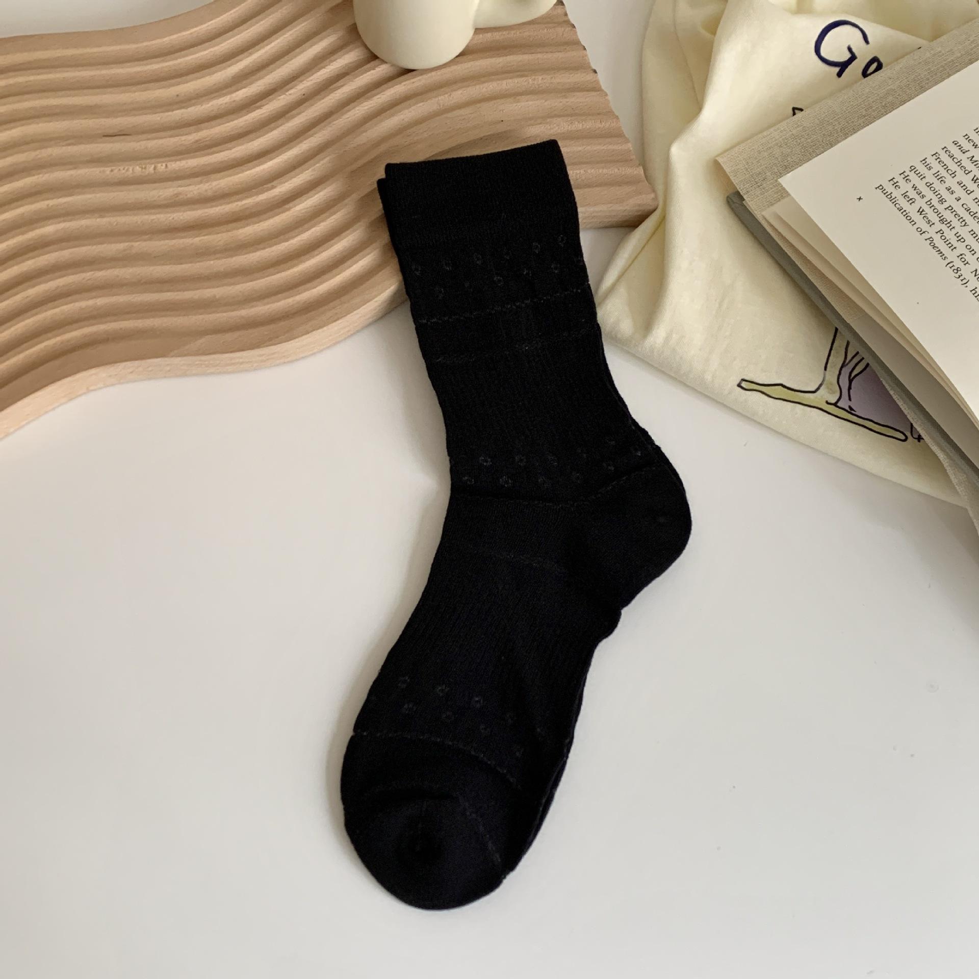 

Korean Summer Thin Socks Vertical Strip Love Mesh Carved Air Tube Socks Breathable And Simple Solid Color Stacked Socks One size fits all (individually packaged) чорний