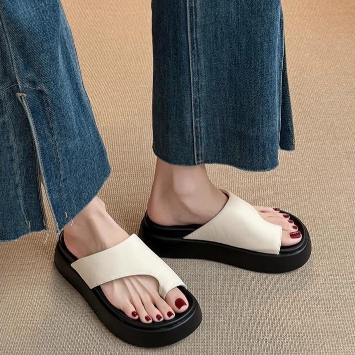 Thick-soled heightening set of toe cool slippers for women in the summer of 2025, wearing flip-flops with skirts, beach one-word slippers for women