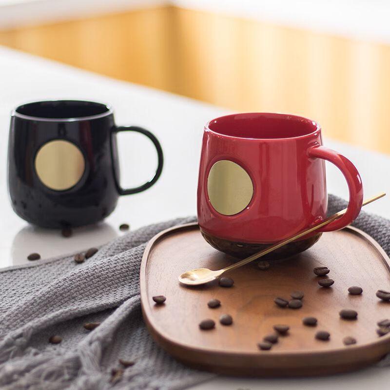 Keramický hrnek s rybími šupinami