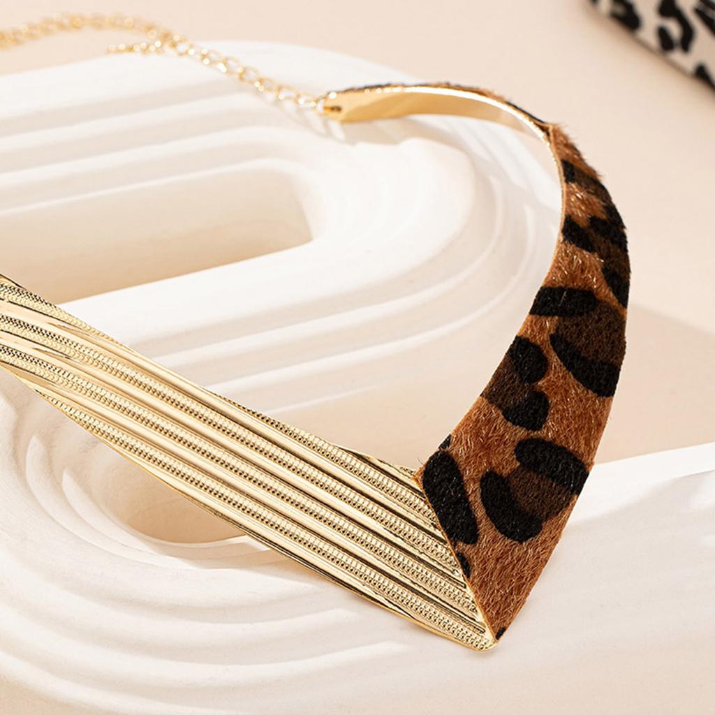 Fashionable Geometric V Shaped Leopard Print Leather Necklace for Women Fashion Jewelry Statement Pieces Accessory