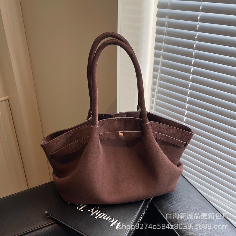 

Retro suede large-capacity matte tote bag women s 2025 autumn and winter new fashion versatile portable shoulder vegetable basket bag