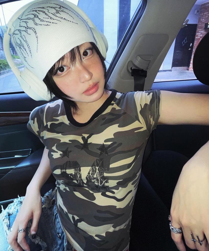 CHICKS Star Camo Slim Fit Tee Beige
