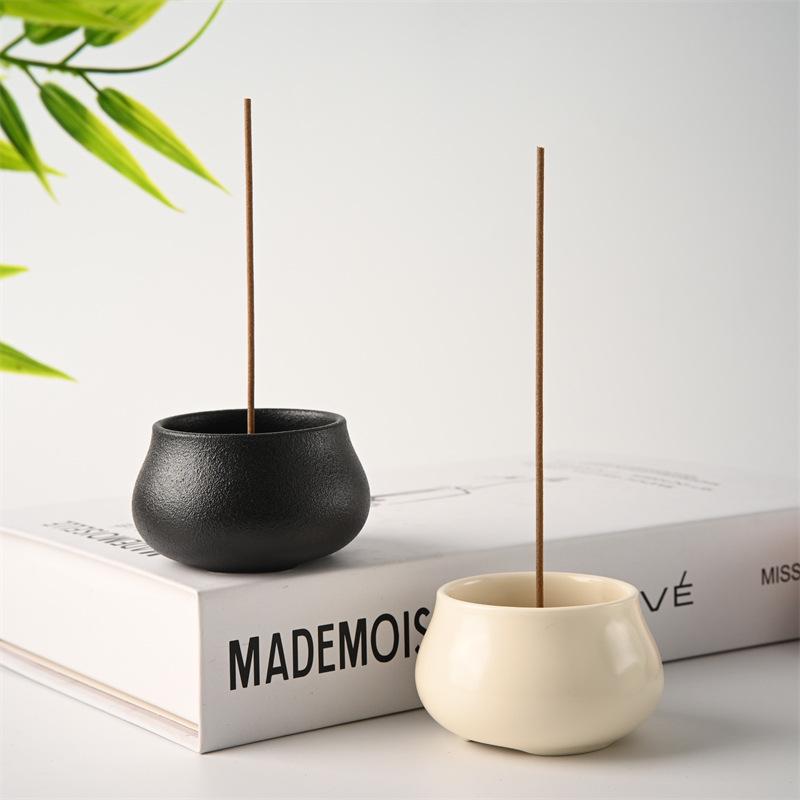Handmade Japanese Zen Ceramic Incense Burner - Small, Ideal for Sandalwood & Agarwood Aromatherapy or Tea Ceremony
