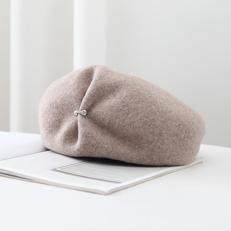 

Австралийский шерстяной берет осень и зима литературный дизайн с плиссировкой и пряжкой, инкрустированной бриллиантами, шерстяная шляпа художника M（56-58cm）