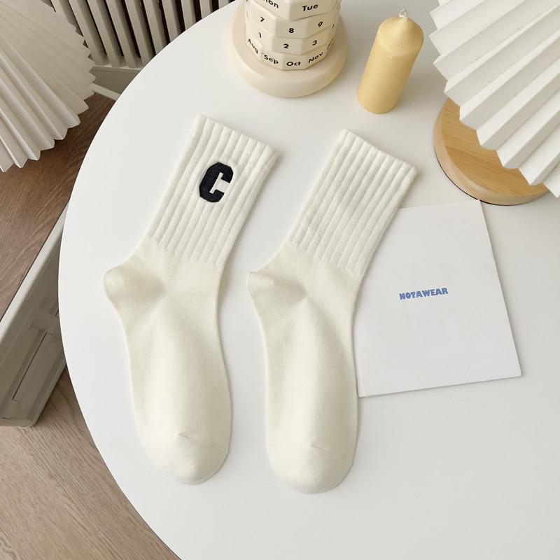 Damen Kaffeefarbene Streifen Mid-Tube Sportsocken - Gekämmte Baumwolle, Verdickt für Herbst & Winter