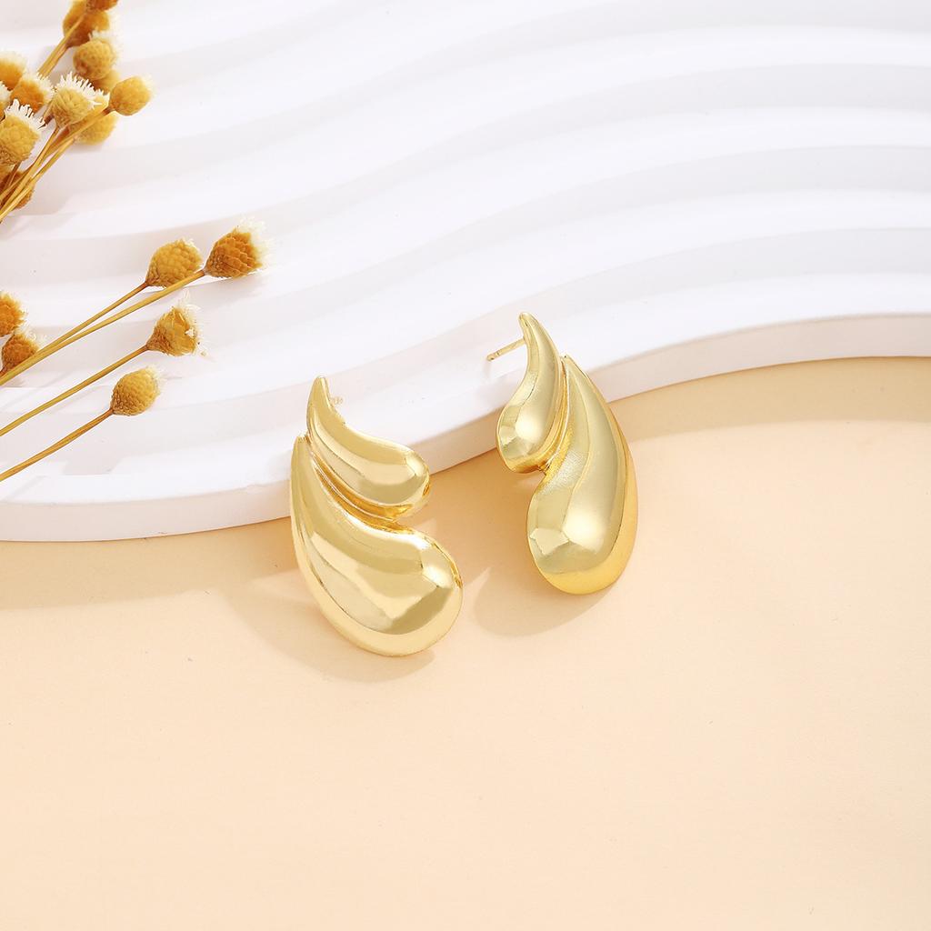 Love Flower Pleated Creative Earrings Women'S Retro Light Luxury High-End Bow Simple Stud Earrings