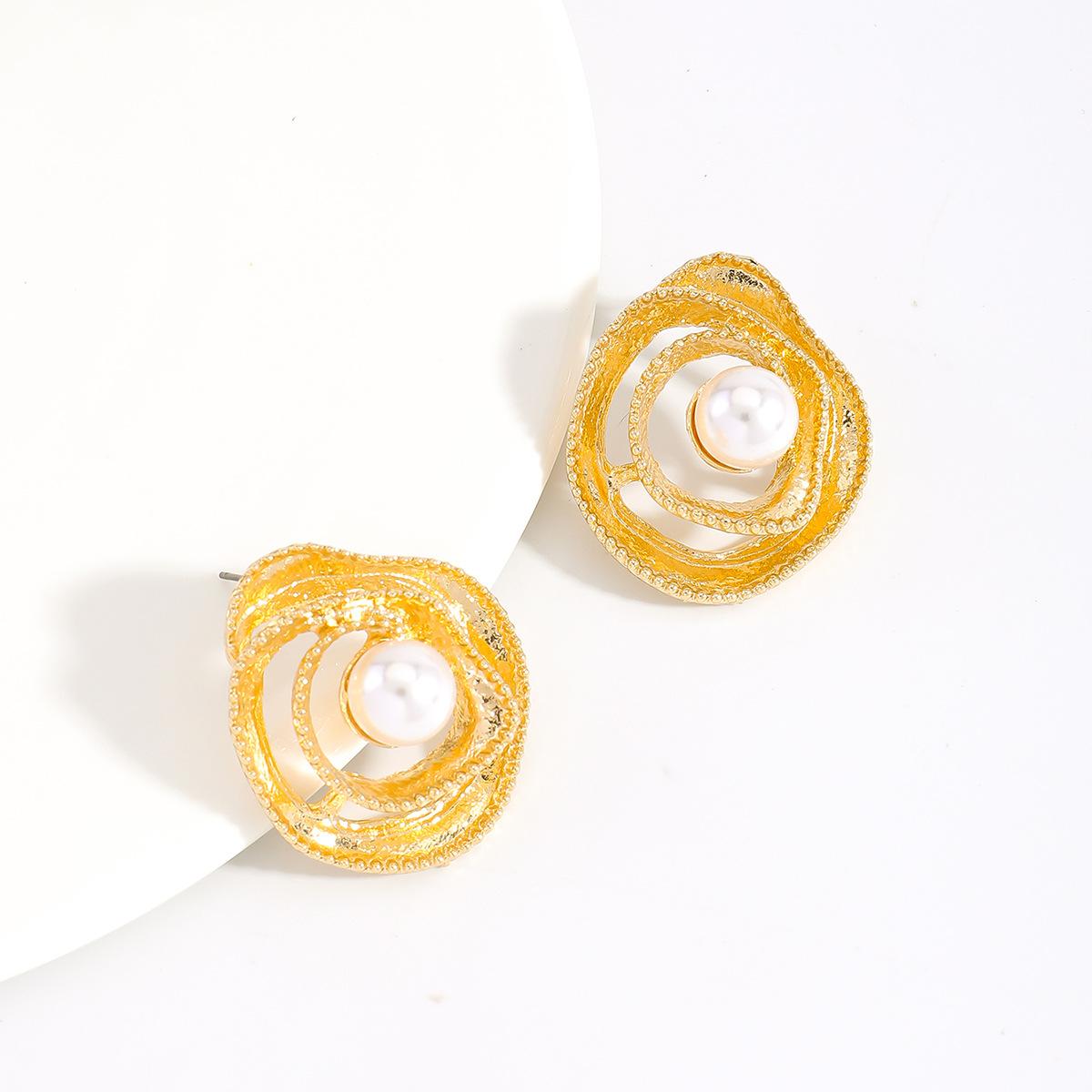 French vintage imitation pearl temperament stud earrings irregular round niche earrings daily casual versatile earrings золотой