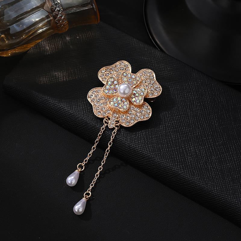 Elegant Alloy Butterfly Brooch with Rhinestone Flowers and Tassel for Women's Balls