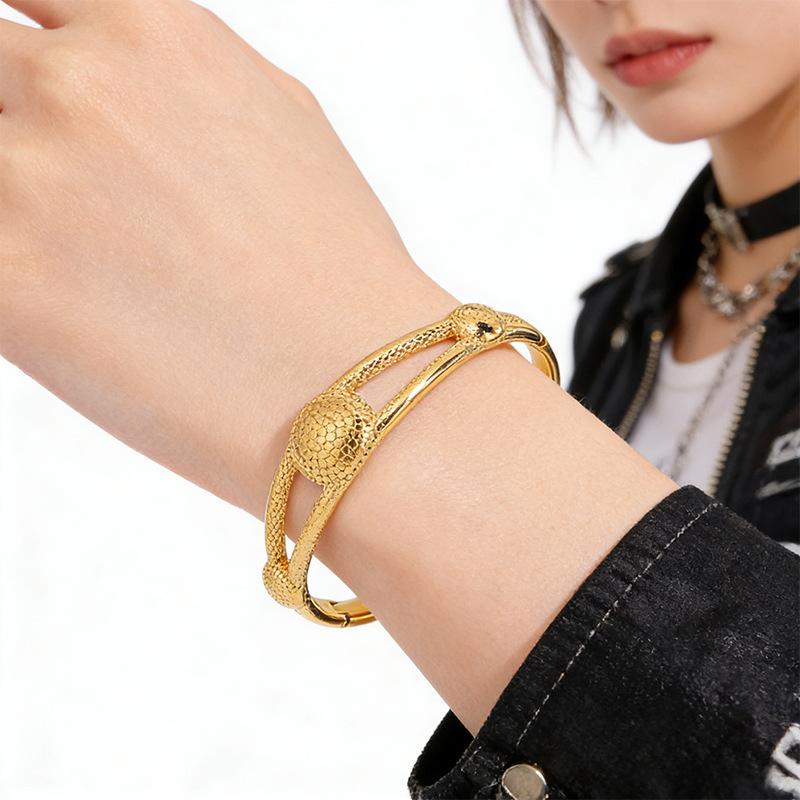 Light Luxury Women s Snakeskin Hollow Elegant and Trendy Versatile Bracelet 17CM