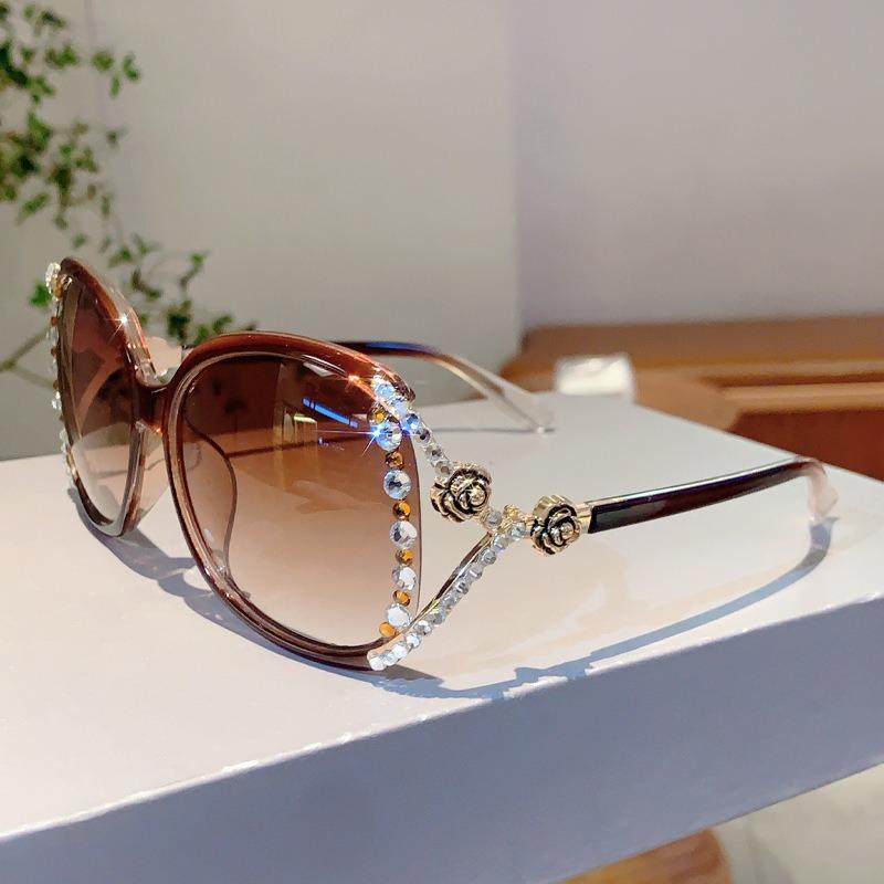 Luxury Brand Metal Trends Shades Fashion Crystal Design Women's Sunglasses Chic Pearl Decoration Sun Glasses for Lady