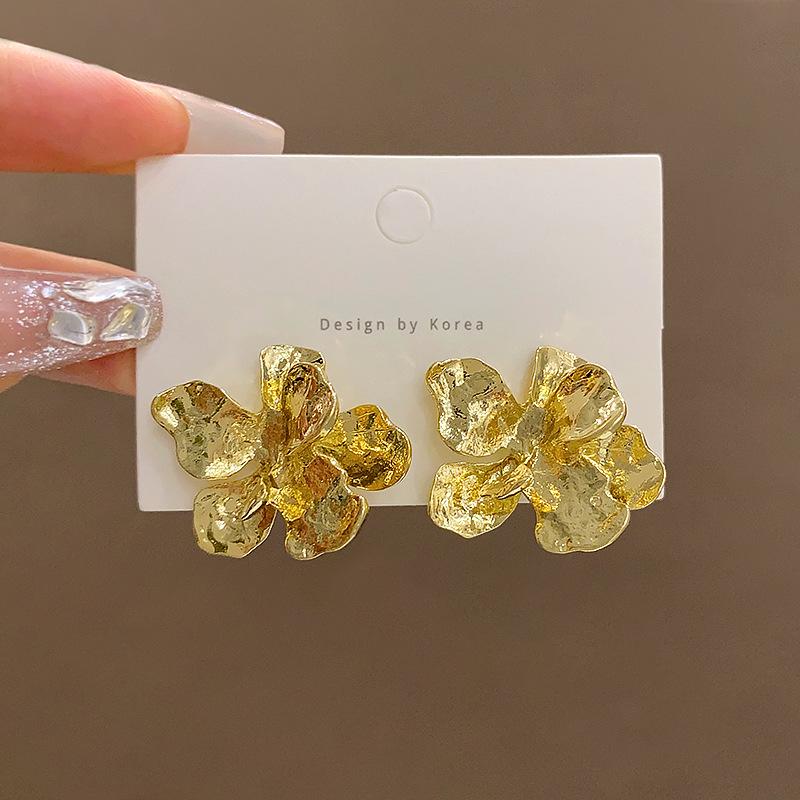 Серьги-пусеты с холодным ветром, нерегулярные трехмерные цветы, женственность, металлические серьги-пусеты, персонализированные уши