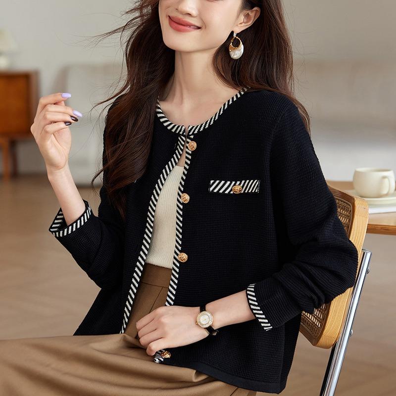 Temperament contrasting color age-reducing knitted cardigan top women's autumn and winter new loose and thin sweater jacket