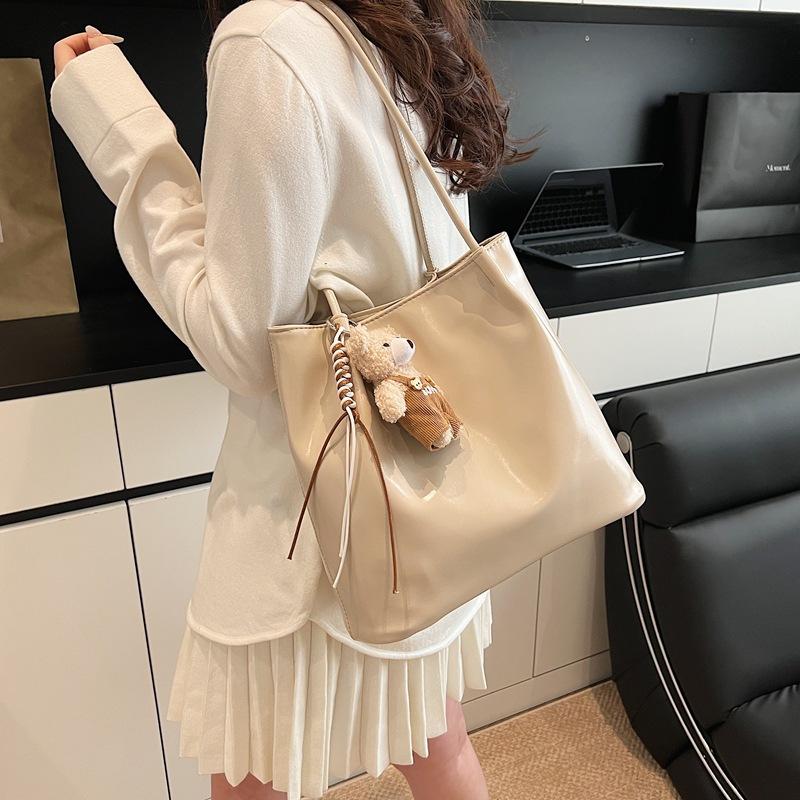 Large-capacity tote bag women's new versatile large-capacity bag simple casual shoulder bag commuter bag