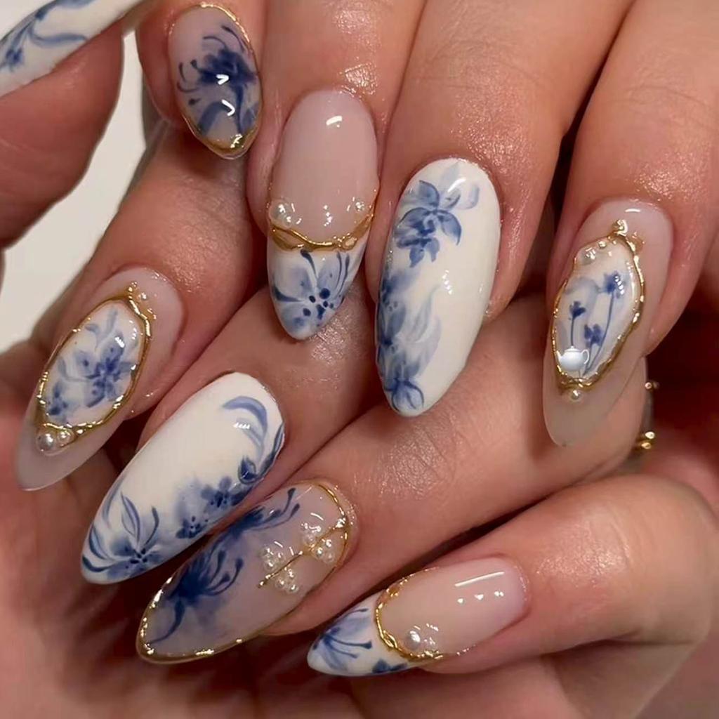 Lefan 3D Gold Tragen Nagelkunst Blau und Weiß Nagelkunst Nagelstück Blaue Blume Falsches Nagelstück Großhandel