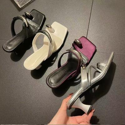 2025 New Women's Shoes Herringbone Clamping Toe Slippers Female Summer Outwear High Heel Clamping Sandals Sandals Female