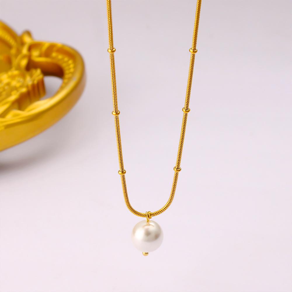 18K Gold Stainless Steel Retro Mother-of-Pearl Pendant Necklace - Elegant French Clavicle Chain for Women