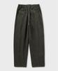 NONBLANK One-Pleat Curved Stitch Pants_Khaki