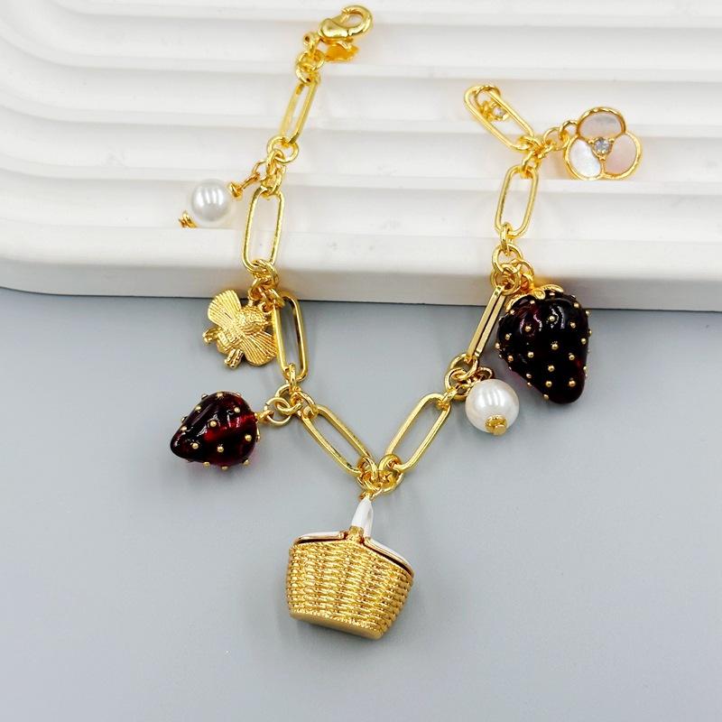 High Sense Fashion Commuter Bracelet K Pastoral Plant Strawberry Basket Bee Zircon Clover Bracelet
