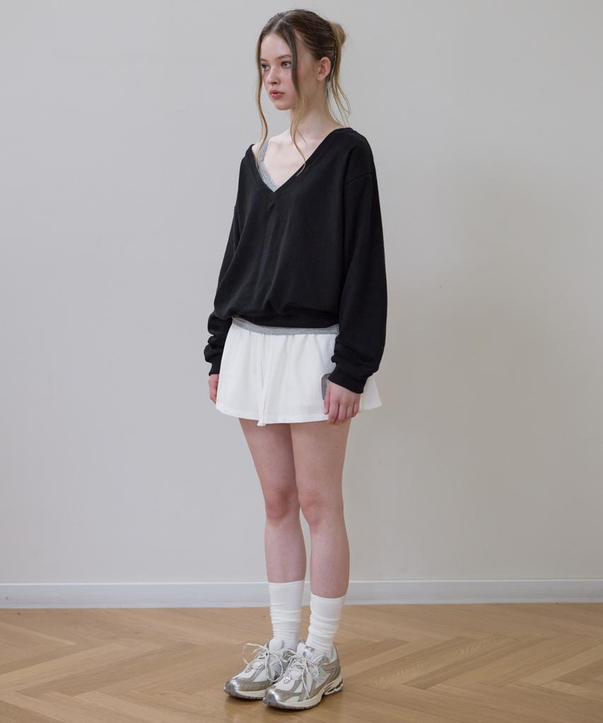 Rosefranz Deep V-Neck Sweatshirt [Black]