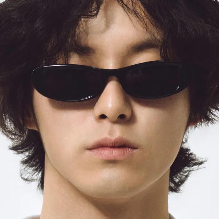 Flat oval sunglasses black