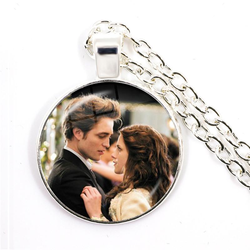 Nieuwe Twilight Film Bella Edward Jacob Renesmee Karakter Glazen Cabochon Hanger Ketting Handgemaakte Sieraden Kettingen