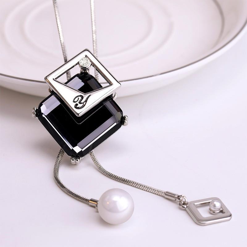 Elegant High-End Crystal Pearl Adjustable Sweater Chain