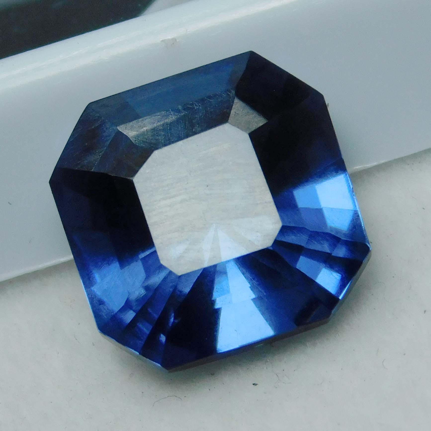 

Natural Blue Sapphire 10.45ct Square Cut Certified Loose Gemstone 11.7 mm approx синій