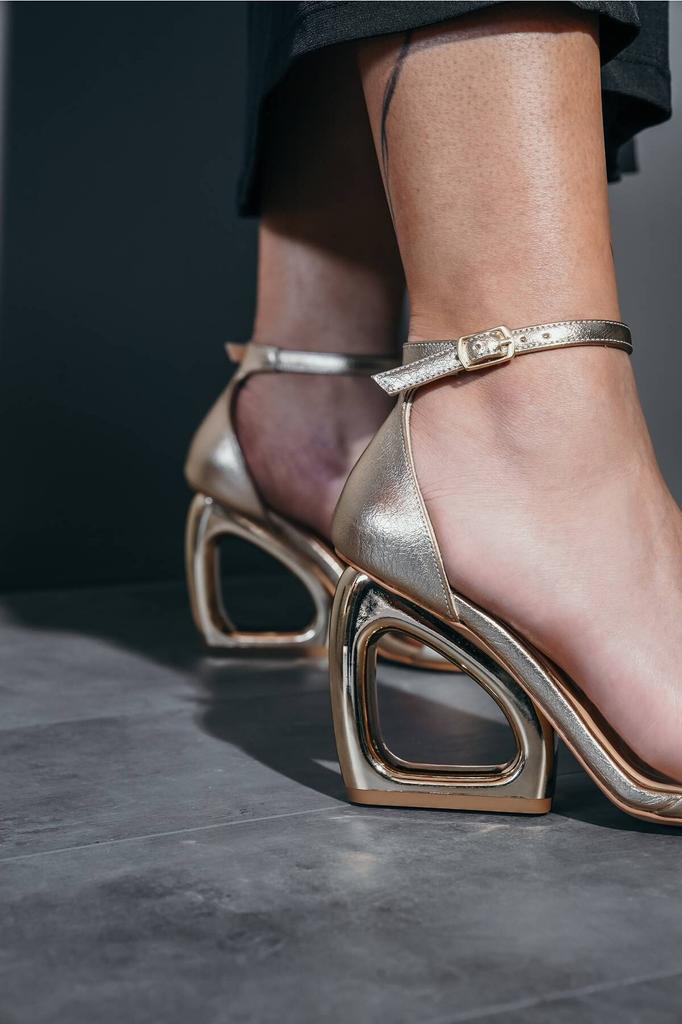 Women's Fashion Style Special Design Gold Sultan Design High Heel Shoes