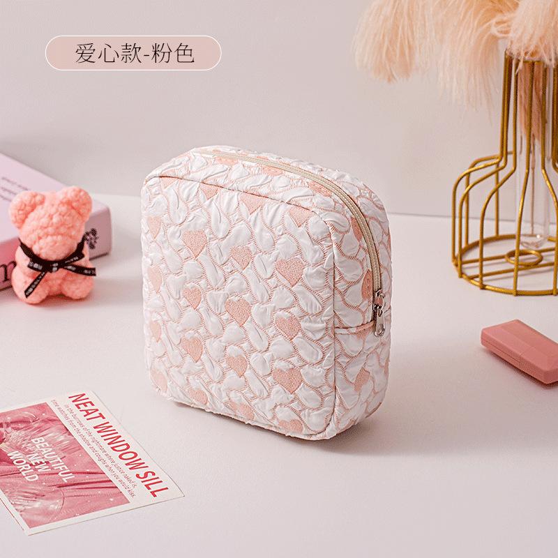 Heart Pattern Sanitary Pads Bag Large Zipper Heart Style Cosmetic Makeup Bag Cute Portable Lipstick Makeup Case Organizer Bags
