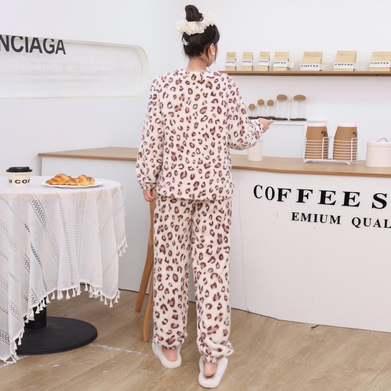 Women's Leopard Print Velvet Pajamas Set – Winter Thickened Long Sleeve & Pants, Wear Indoors or Outdoors